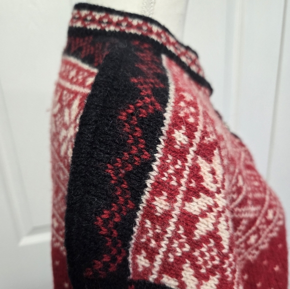 Vintage L.L. Bean red and white snowflake wool pullover sweater - Picture 6 of 10